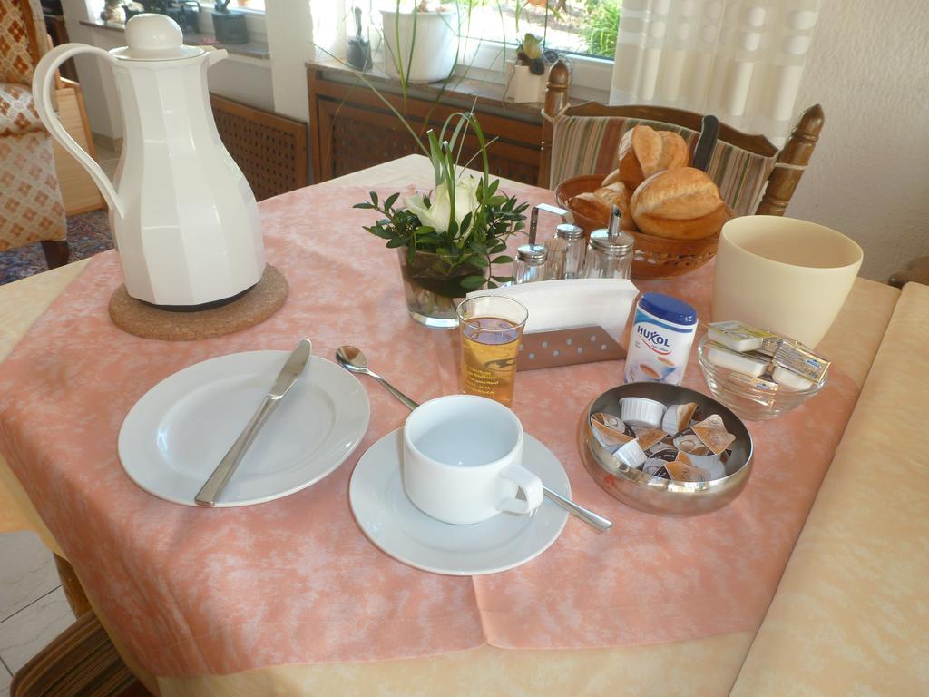 Wein- Und Gaestehaus St. Aldegundishof Sankt Aldegund Ruang foto
