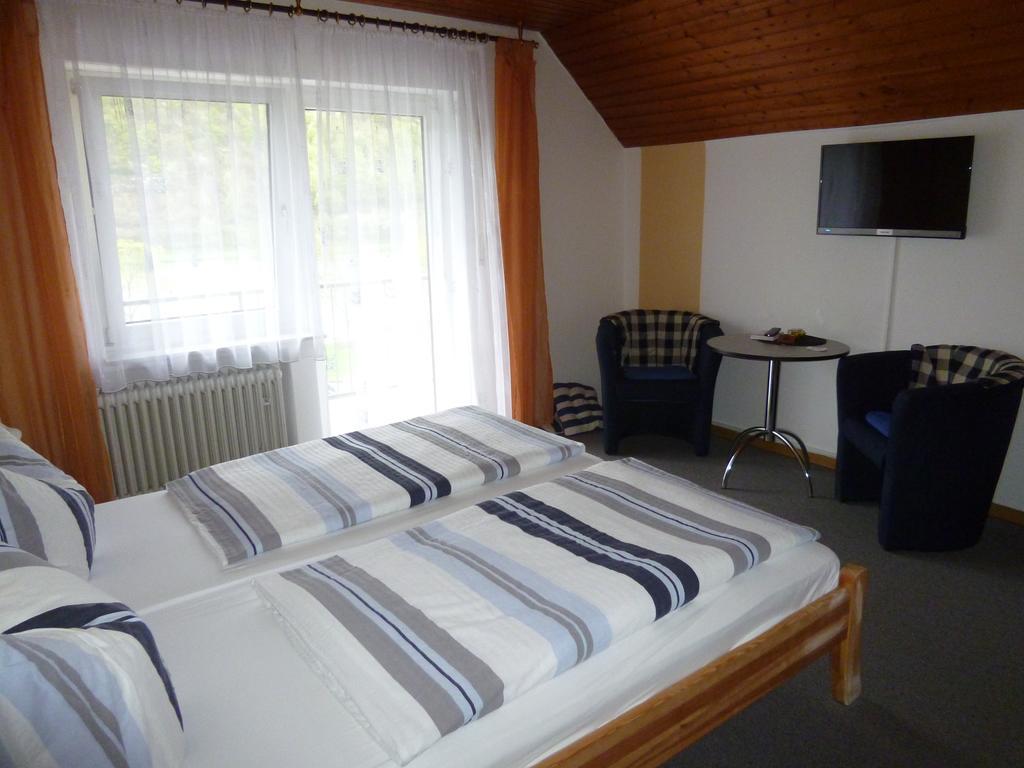Wein- Und Gaestehaus St. Aldegundishof Sankt Aldegund Bagian luar foto
