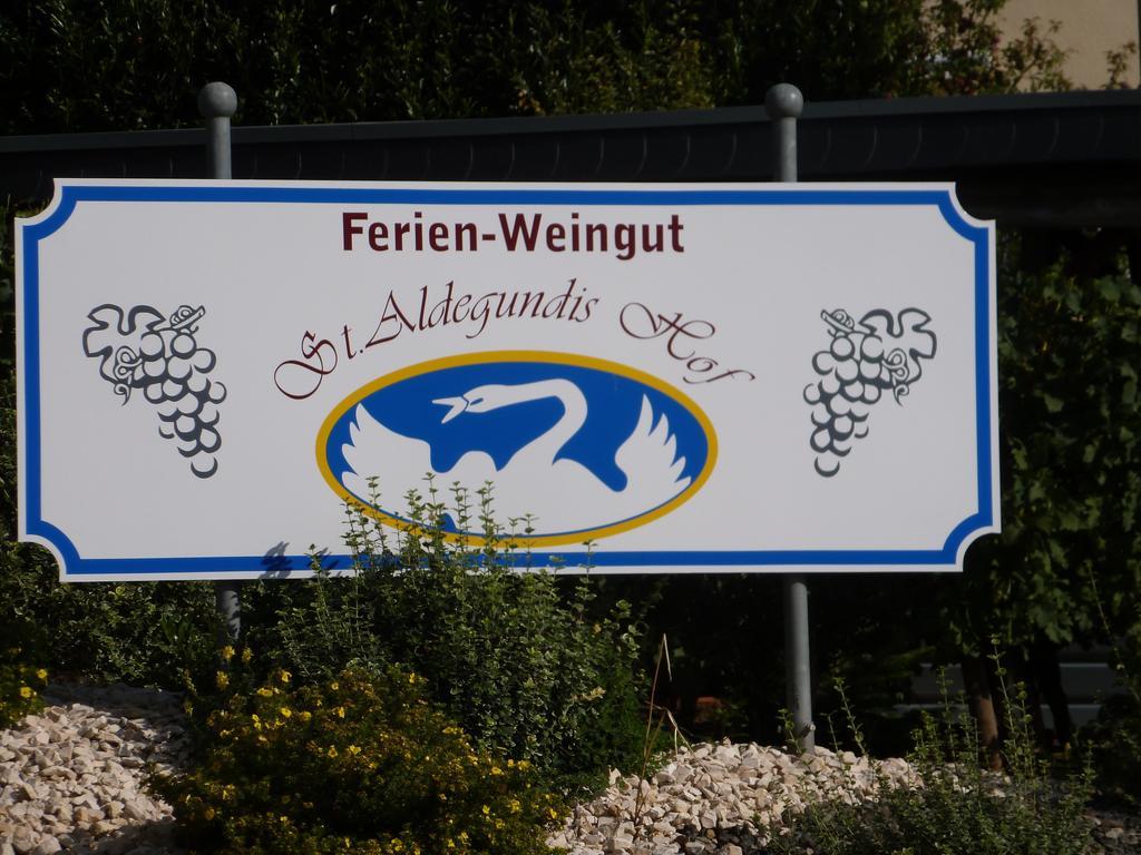 Wein- Und Gaestehaus St. Aldegundishof Sankt Aldegund Bagian luar foto