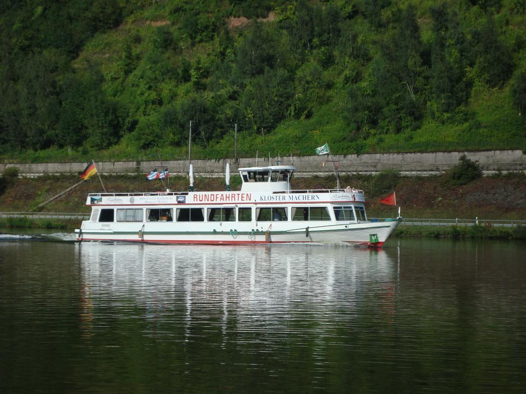 Wein- Und Gaestehaus St. Aldegundishof Sankt Aldegund Bagian luar foto