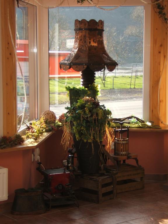 Wein- Und Gaestehaus St. Aldegundishof Sankt Aldegund Bagian luar foto